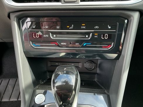 New 2025 Volkswagen Taos SE image 25