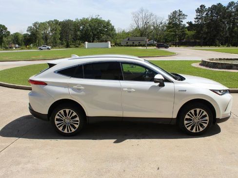 Used 2021 Toyota Venza XLE w/ Softex Package image 18