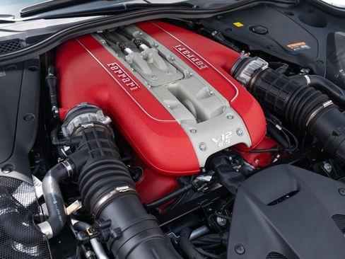 Used 2021 Ferrari 812 GTS RWD image 13