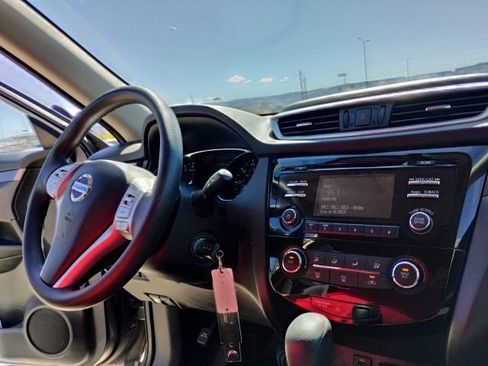 Used 2016 Nissan Rogue S w/ Appearance Package image 17