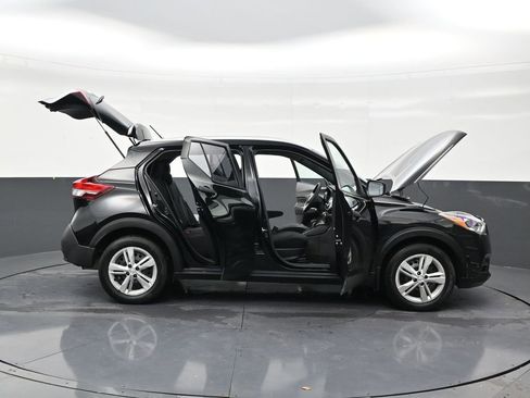 Used 2018 Nissan Kicks S FWD image 29