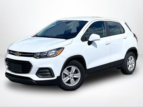 Used 2020 Chevrolet Trax LS FWD image 2