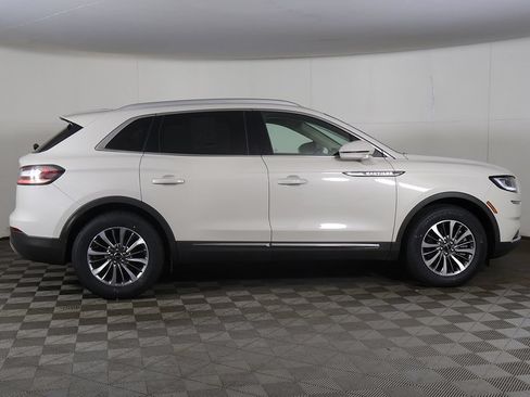 Used 2023 Lincoln Nautilus FWD image 16