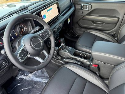 New 2026 Jeep Wrangler Unlimited Sahara w/ Safety Group