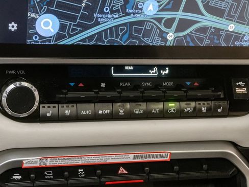 Used 2025 Toyota Sequoia Capstone AWD/4WD image 22