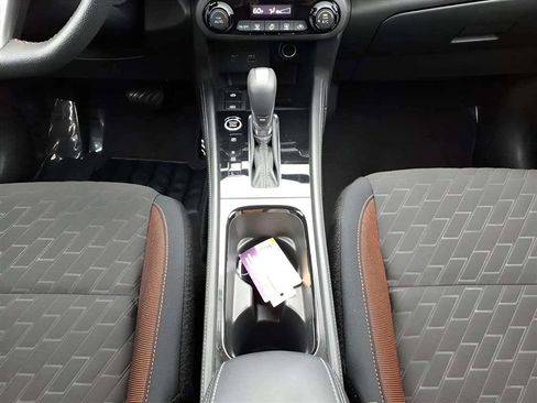 Used 2024 Nissan Kicks SR image 11