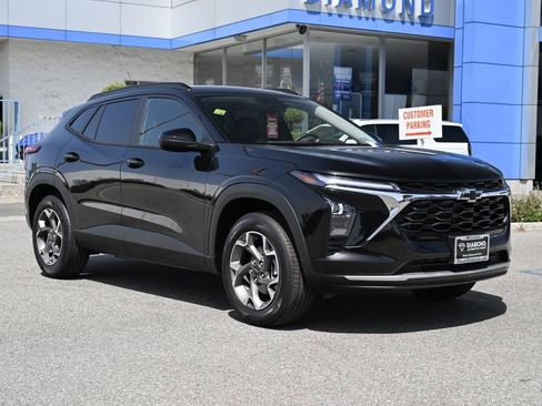 New 2026 Chevrolet Trax LT w/ LPO, Blackout Package FWD image 1