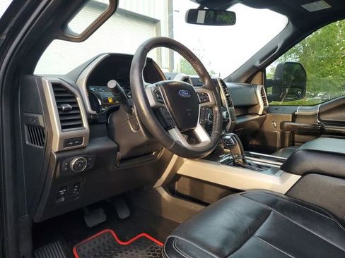 Used 2018 Ford F150 Lariat w/ Equipment Group 502A Luxury AWD/4WD image 20