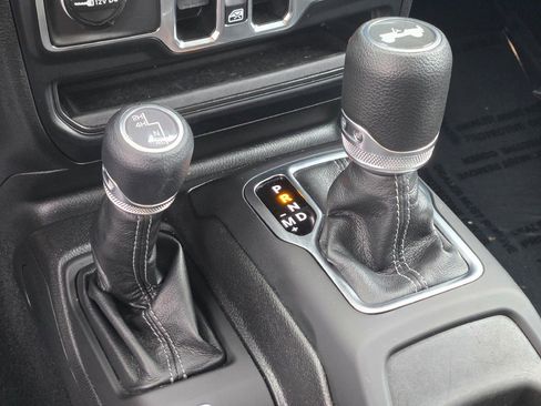 Used 2025 Jeep Wrangler Unlimited Sport AWD/4WD image 26