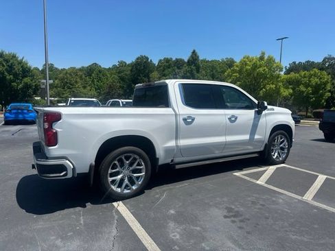 Used 2020 Chevrolet Silverado 1500 High Country w/ Technology Package AWD/4WD image 3