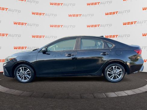 Used 2022 Kia Forte LXS FWD image 2