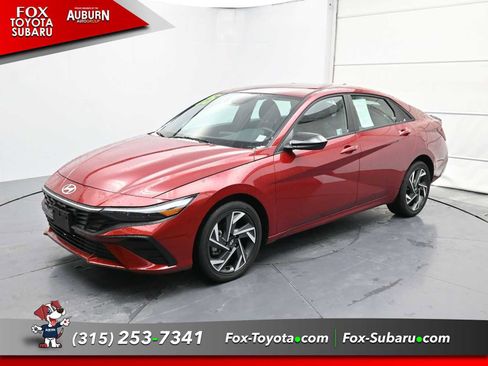 Used 2025 Hyundai Elantra SEL image 2