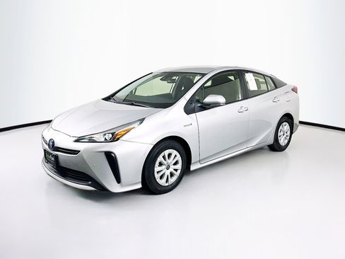 Used 2022 Toyota Prius LE image 3