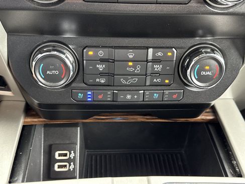 Used 2019 Ford F150 Lariat RWD image 26