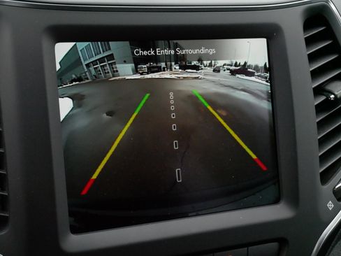 Certified 2023 Jeep Cherokee Altitude Lux image 29