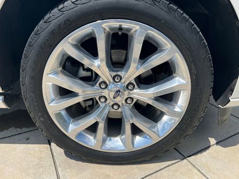 Used 2018 Ford Expedition Platinum AWD/4WD image 5