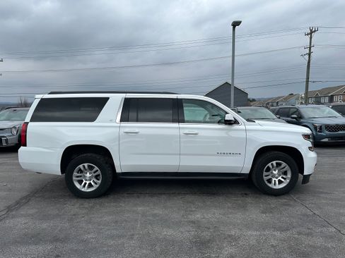 Used 2019 Chevrolet Suburban LT image 4