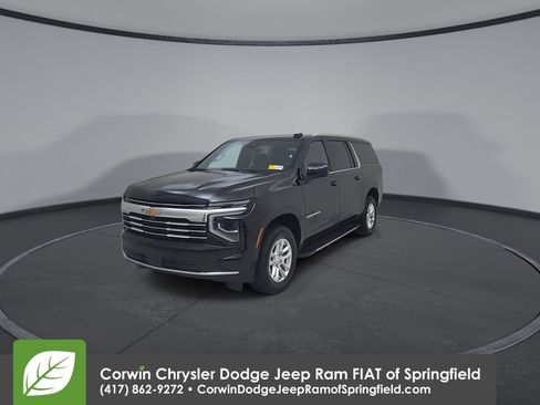 Used 2025 Chevrolet Suburban LT AWD/4WD image 6