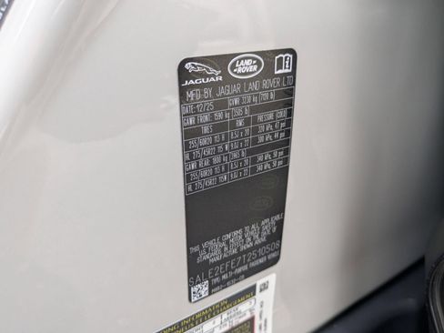 New 2026 Land Rover Defender 110 X-Dynamic SE AWD/4WD image 35