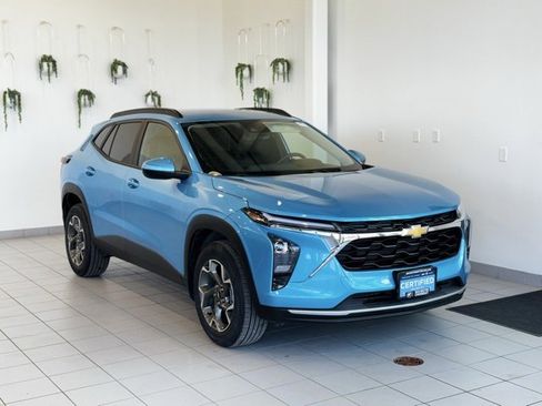 Certified 2025 Chevrolet Trax LT image 33