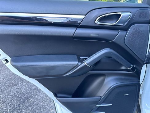 Used 2016 Porsche Cayenne AWD/4WD image 33
