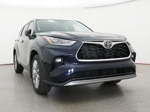 New 2026 Toyota Highlander Platinum image 13