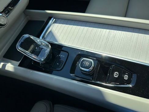 New 2026 Volvo XC60 B5 Ultra w/ Climate Package image 24