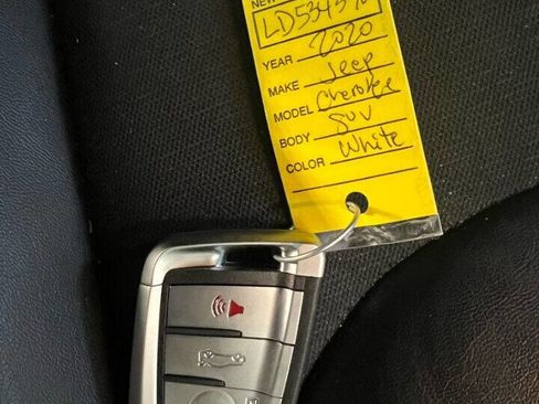 Used 2020 Jeep Cherokee Trailhawk w/ Cold Weather Group image 17