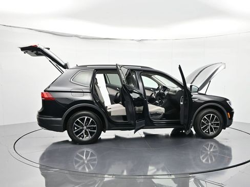 Used 2021 Volkswagen Tiguan SE image 48