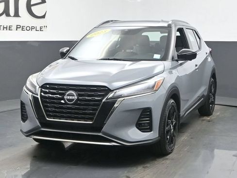 Used 2023 Nissan Kicks SR w/ SR Premium Package FWD image 7