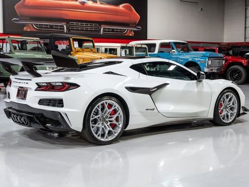 Used 2026 Chevrolet Corvette ZR1 w/ ZR1 Carbon Fiber Aero Package image 8