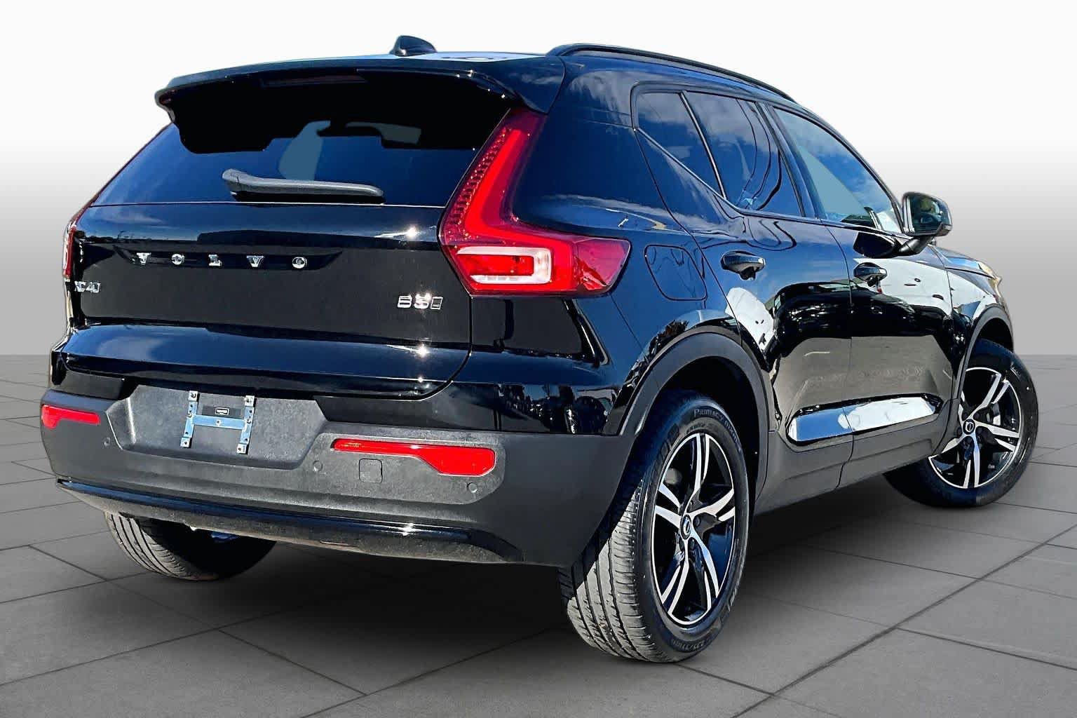Used 2023 Volvo XC40 B5 Plus w/ Climate Package AWD/4WD image 12
