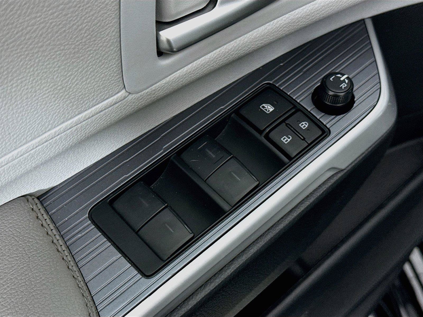 Certified 2026 Toyota Sienna XLE FWD image 31