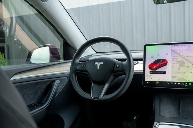 Used 2024 Tesla Model Y Long Range AWD/4WD image 11