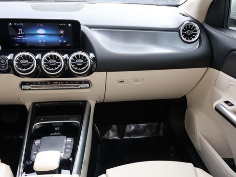 Used 2022 Mercedes-Benz GLA 250 w/ Premium Package Lite image 36