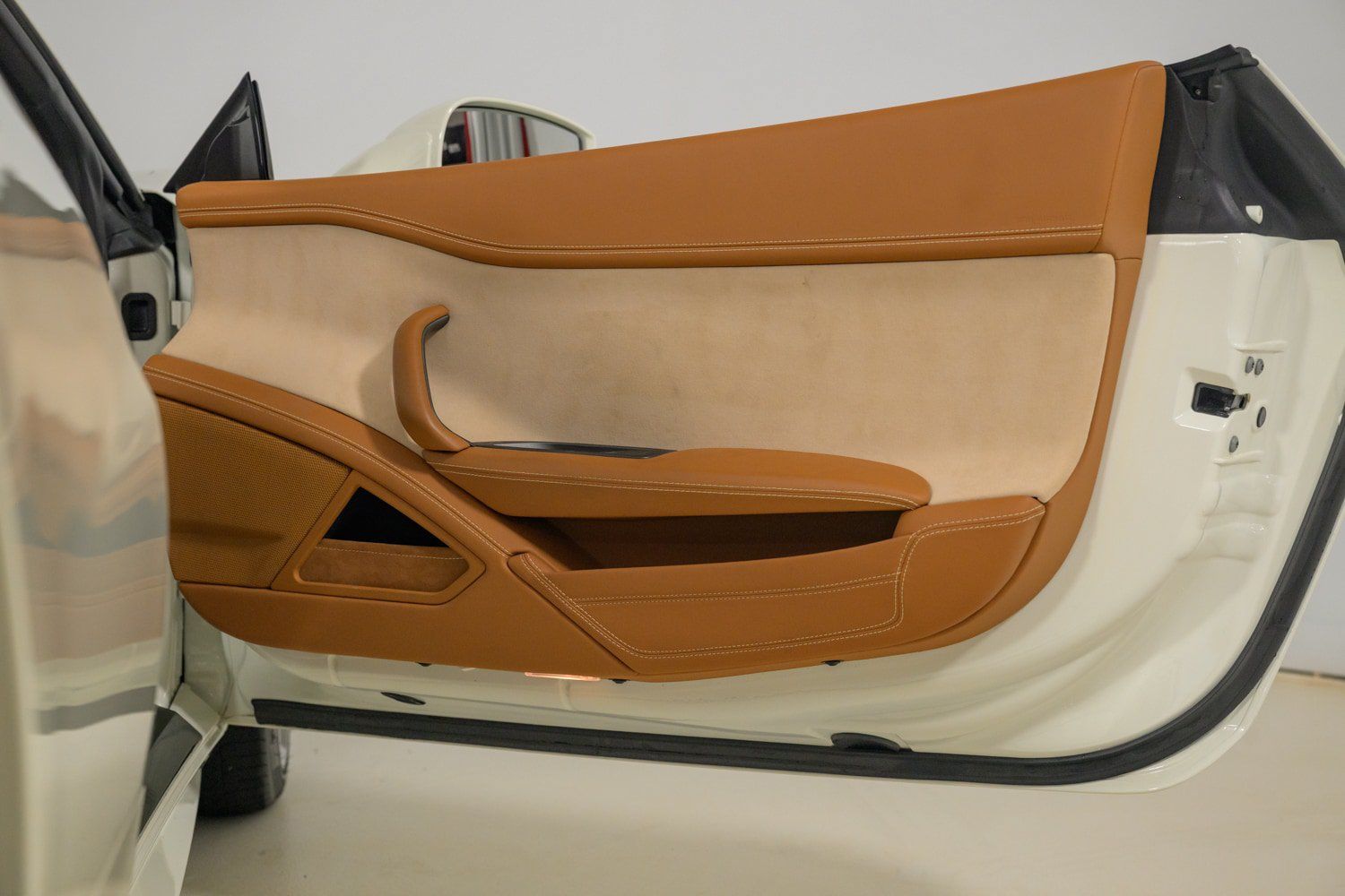 Used 2015 Ferrari 458 Spider RWD image 31