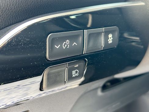 Used 2018 Toyota Prius Prime Premium FWD image 15
