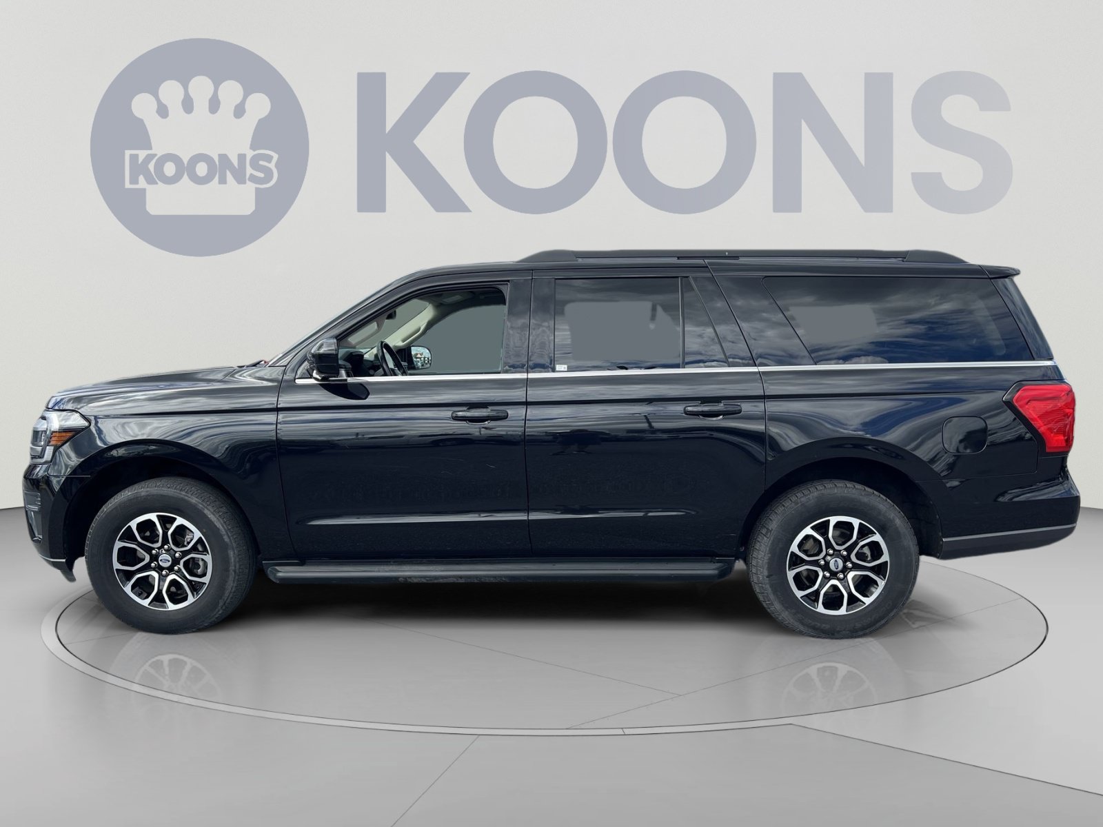 Used 2024 Ford Expedition Max XLT AWD/4WD image 2
