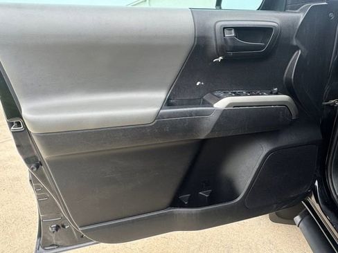 Used 2022 Toyota Tacoma SR5 w/ SR5 Appearance Package (SM) RWD image 4