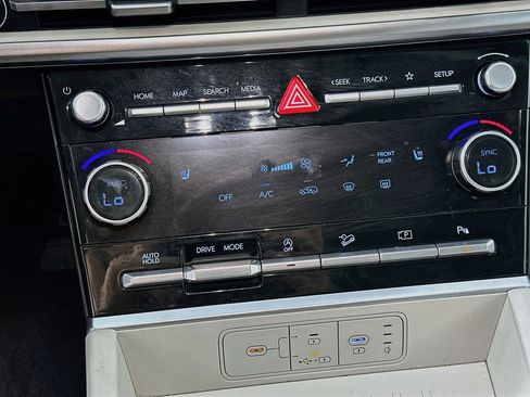 Used 2025 Hyundai Santa Fe SEL FWD image 24