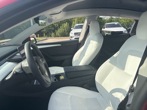 Used 2022 Tesla Model Y Long Range AWD/4WD image 17