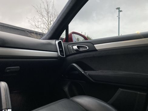 Used 2016 Porsche Cayenne GTS image 23