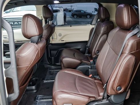 Used 2024 Toyota Sienna Platinum AWD/4WD image 23
