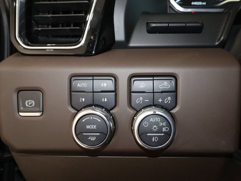 Used 2022 GMC Sierra 1500 Denali w/ Denali Reserve Package AWD/4WD image 11