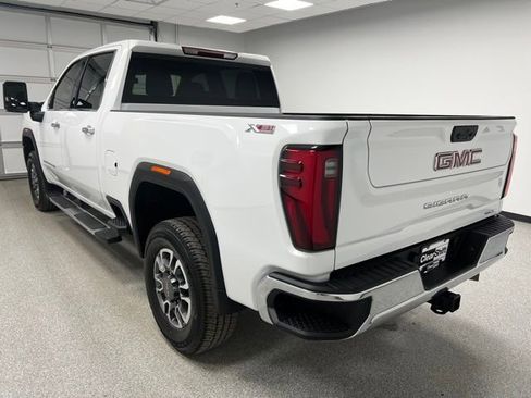 Used 2025 GMC Sierra 3500 SLT image 8