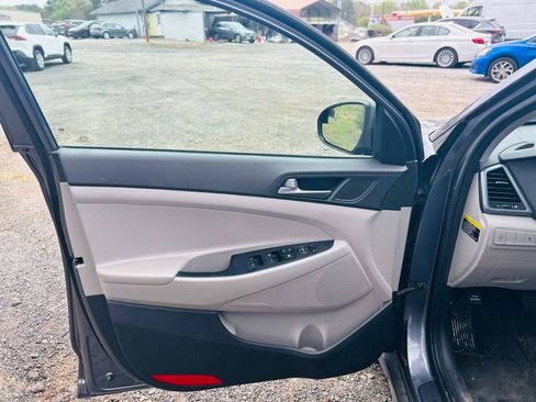 Used 2017 Hyundai Tucson SE image 14