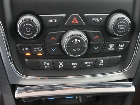 Used 2020 Jeep Grand Cherokee Laredo AWD/4WD image 13