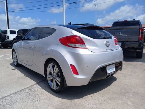 Used 2016 Hyundai Veloster w/ Option Group 03 FWD image 7