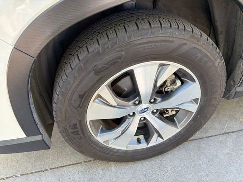 Used 2023 Subaru Ascent Premium w/ Convenience Package AWD/4WD image 7