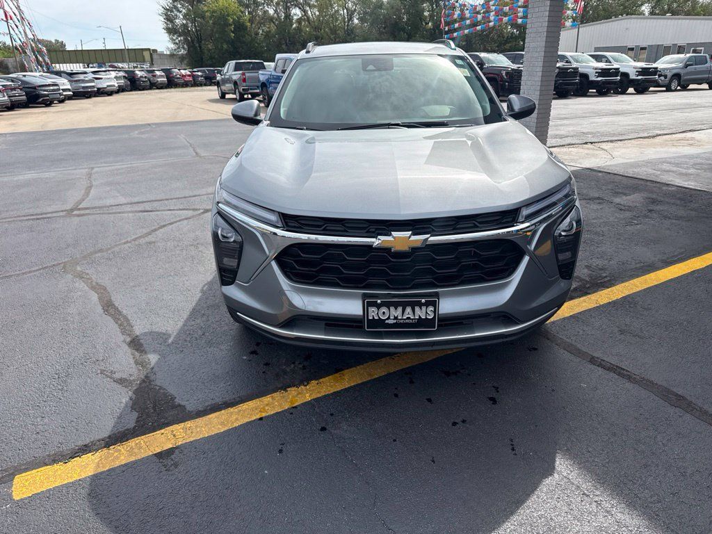 Used 2026 Chevrolet Trax LT FWD image 10